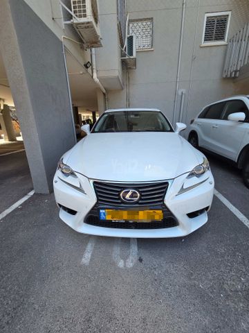 מודעת רכב לקסוס IS