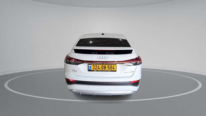 מודעת רכב אאודי Q4 e-tron