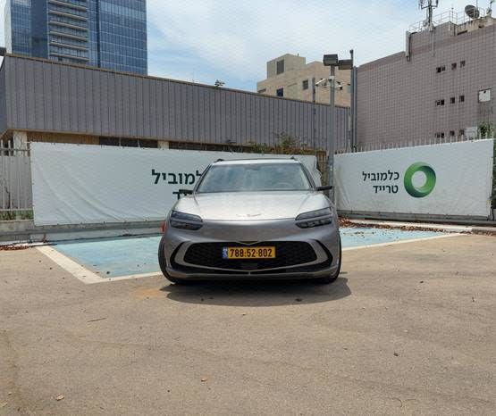 מודעת רכב ג'נסיס GV60