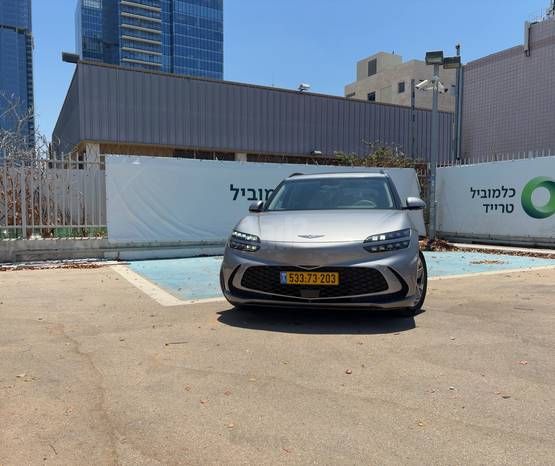 מודעת רכב ג'נסיס GV60