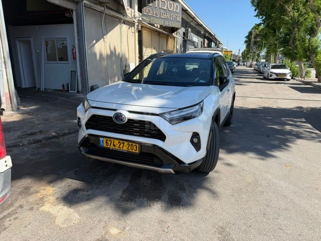 מודעת רכב טויוטה RAV4