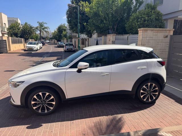 מודעת רכב מאזדה CX-3