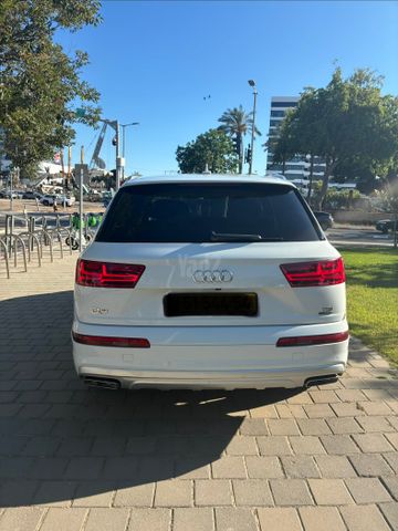 מודעת רכב אאודי Q7 1