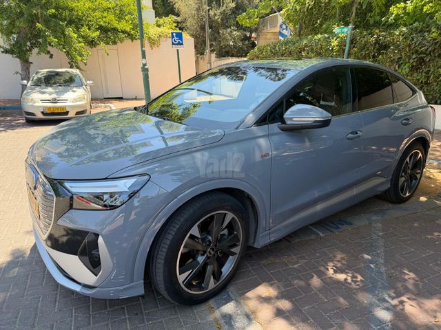 מודעת רכב אאודי Q4 e-tron
