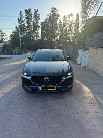 מודעת רכב מאזדה CX-30