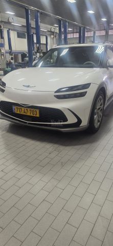 מודעת רכב ג'נסיס GV60