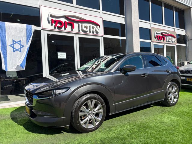 מודעת רכב מאזדה CX-30