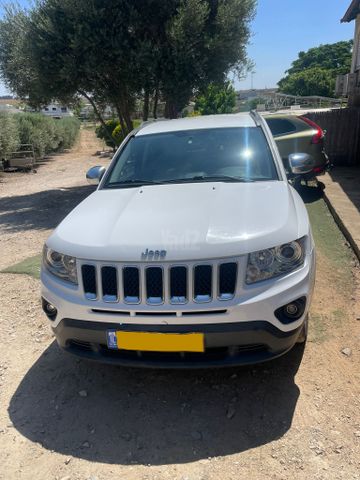 מודעת רכב ג'יפ קומפאס