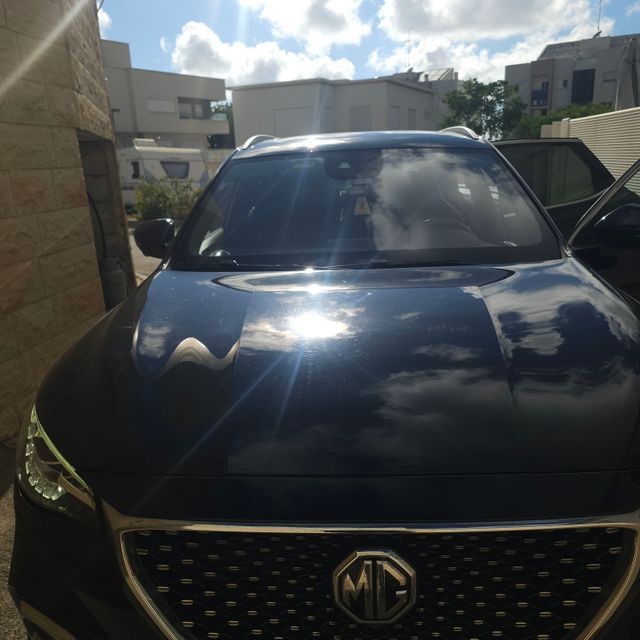 מודעת רכב אם ג'י EHS PHEV