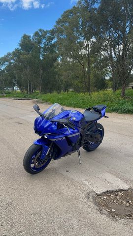 מודעת רכב ימאהה YZF-R1