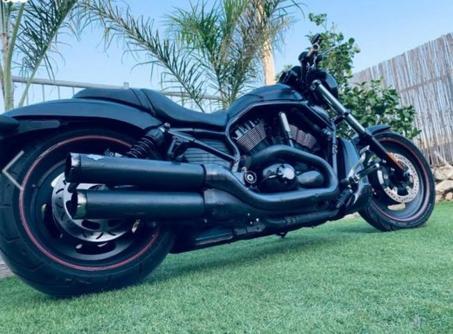 מודעת רכב הרלי דיווידסון V-Rod 1250