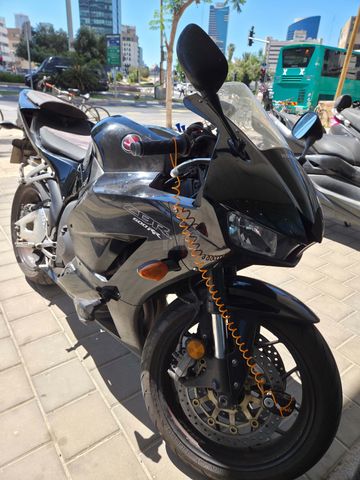 מודעת רכב הונדה CBR600RR