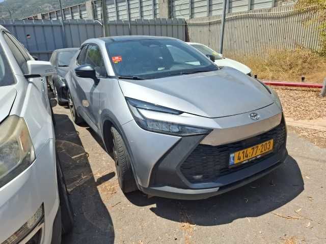 מודעת רכב טויוטה C-HR
