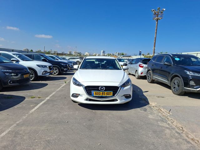 מודעת רכב מאזדה 3