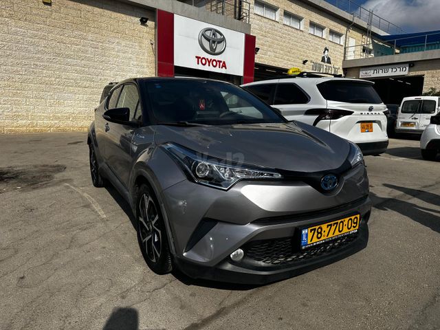 מודעת רכב טויוטה C-HR