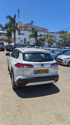 מודעת רכב טויוטה קורולה קרוס 2