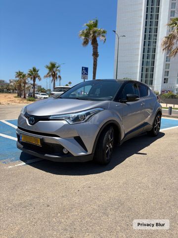 מודעת רכב טויוטה C-HR