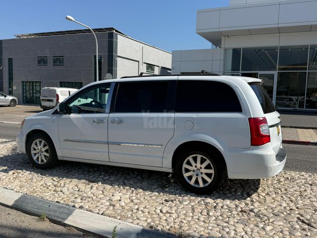 מודעת רכב קרייזלר גראנד וויאג'ר 2