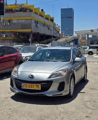 מודעת רכב מאזדה 3