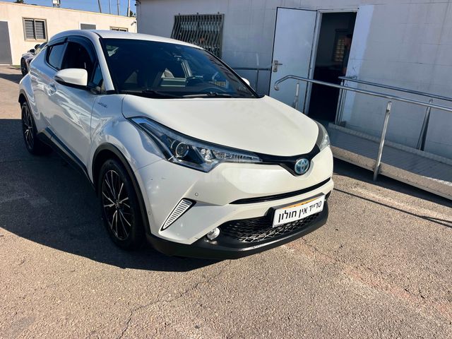 מודעת רכב טויוטה C-HR