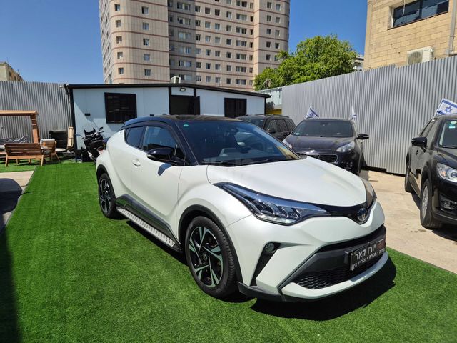 מודעת רכב טויוטה C-HR