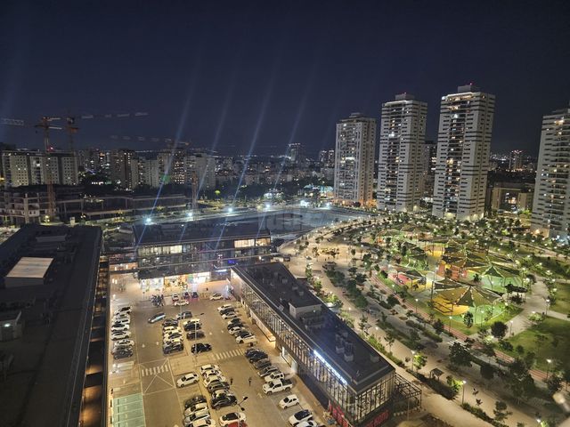 עפרה חזה 18