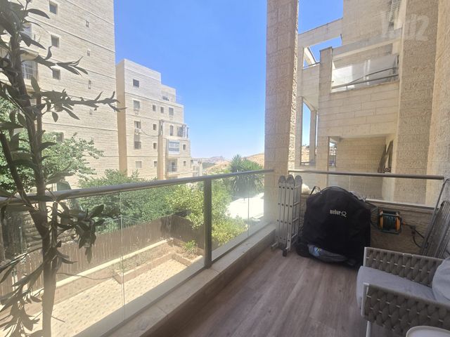 דירה למכירה בירושלים (תיווך) — 4