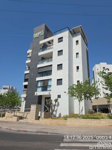 הרב מרדכי אליהו 