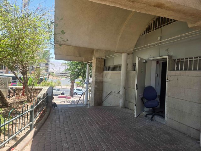 חנויות/ שטח מסחרי