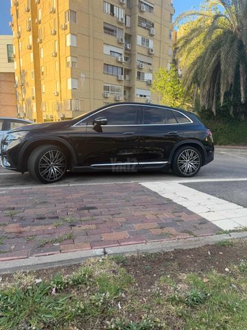 מודעת רכב מרצדס-בנץ EQE SUV