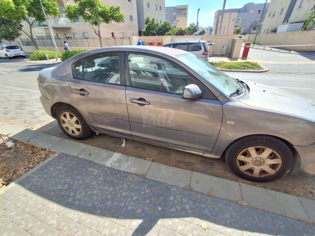 מודעת רכב מאזדה 3
