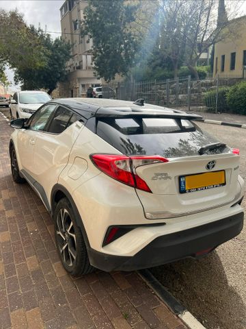 מודעת רכב טויוטה C-HR