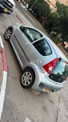 מודעת רכב פיג'ו 107