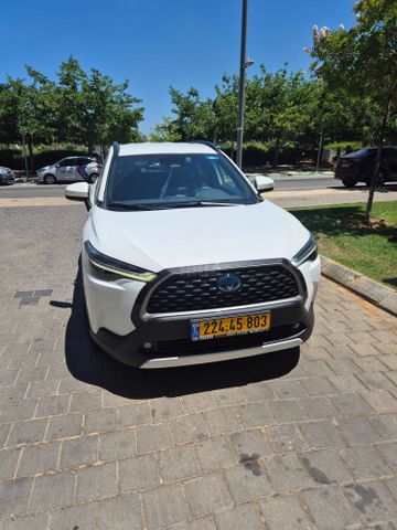 מודעת רכב טויוטה קורולה קרוס