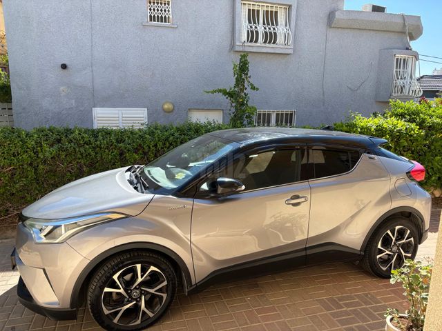 מודעת רכב טויוטה C-HR