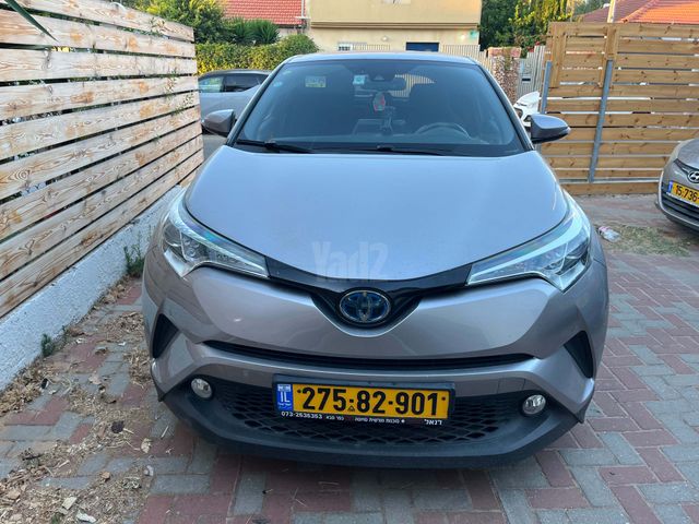 מודעת רכב טויוטה C-HR