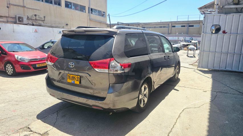 סיינה LE אוט׳ 3.5 (266 כ״ס)