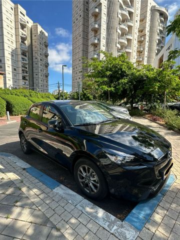 מודעת רכב מאזדה 2