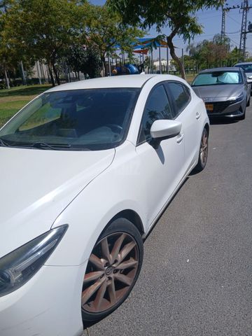 מודעת רכב מאזדה 3