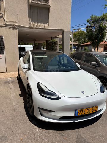 מודעת רכב טסלה מודל 3