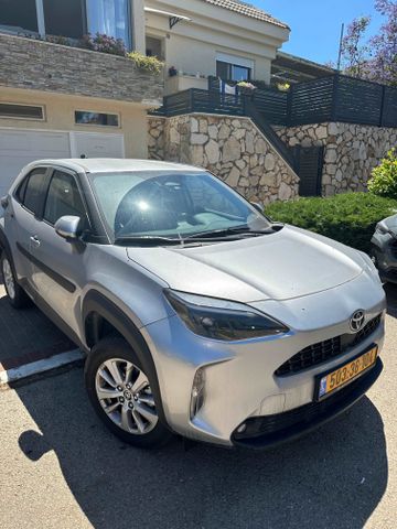 מודעת רכב טויוטה יאריס קרוס