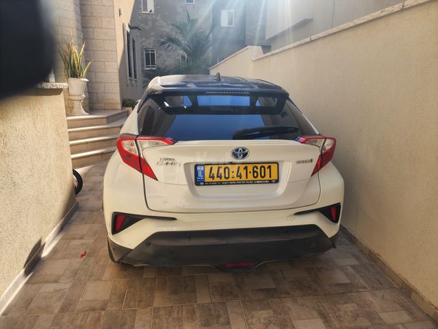 מודעת רכב טויוטה C-HR