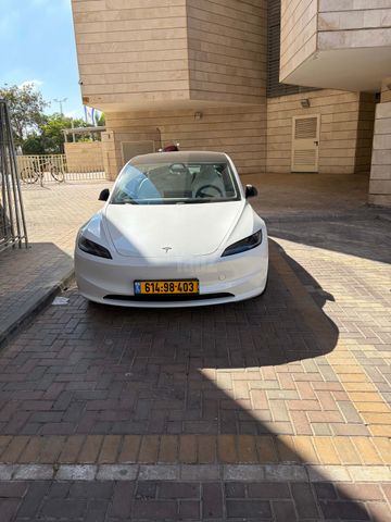 מודעת רכב טסלה מודל 3