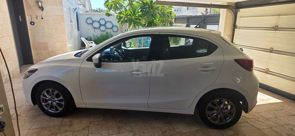 מודעת רכב מאזדה 2