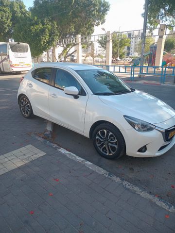 מודעת רכב מאזדה 2