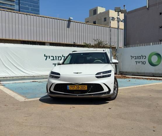 מודעת רכב ג'נסיס GV60