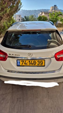 מודעת רכב מרצדס-בנץ GLA