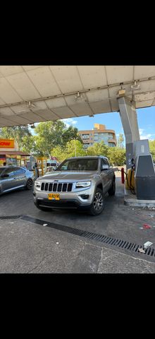 מודעת רכב ג'יפ גרנד צ'ירוקי