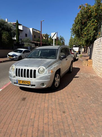 מודעת רכב ג'יפ קומפאס