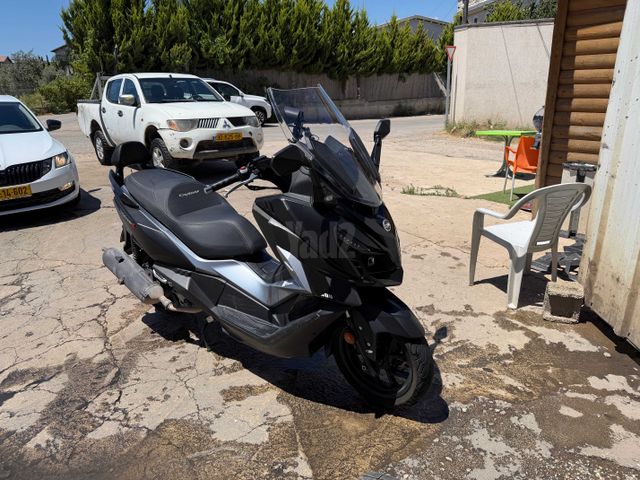 מודעת רכב סאן יאנג קרוזים 300